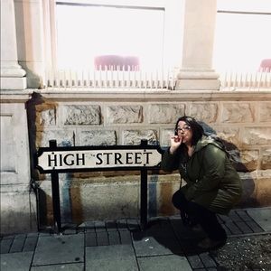 Meet your Posher, Holly